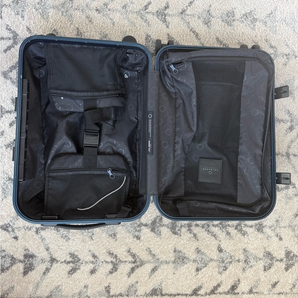 Solgaard Carry On 22 inch Navy Hardside Spinner Suitcase - Picture 7 of 7